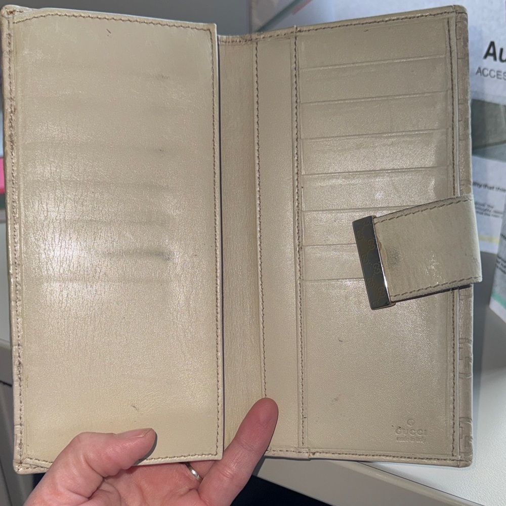 Authentic Gucci included COA certification Gold Embossed wallet - Picture 3 of 16